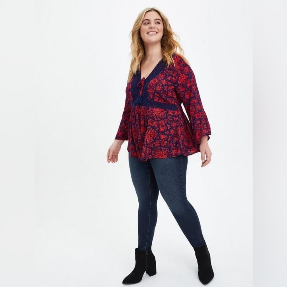 Torrid Red & Navy Floral Lace Up Babydoll Crinkle Gauze Top Size 00